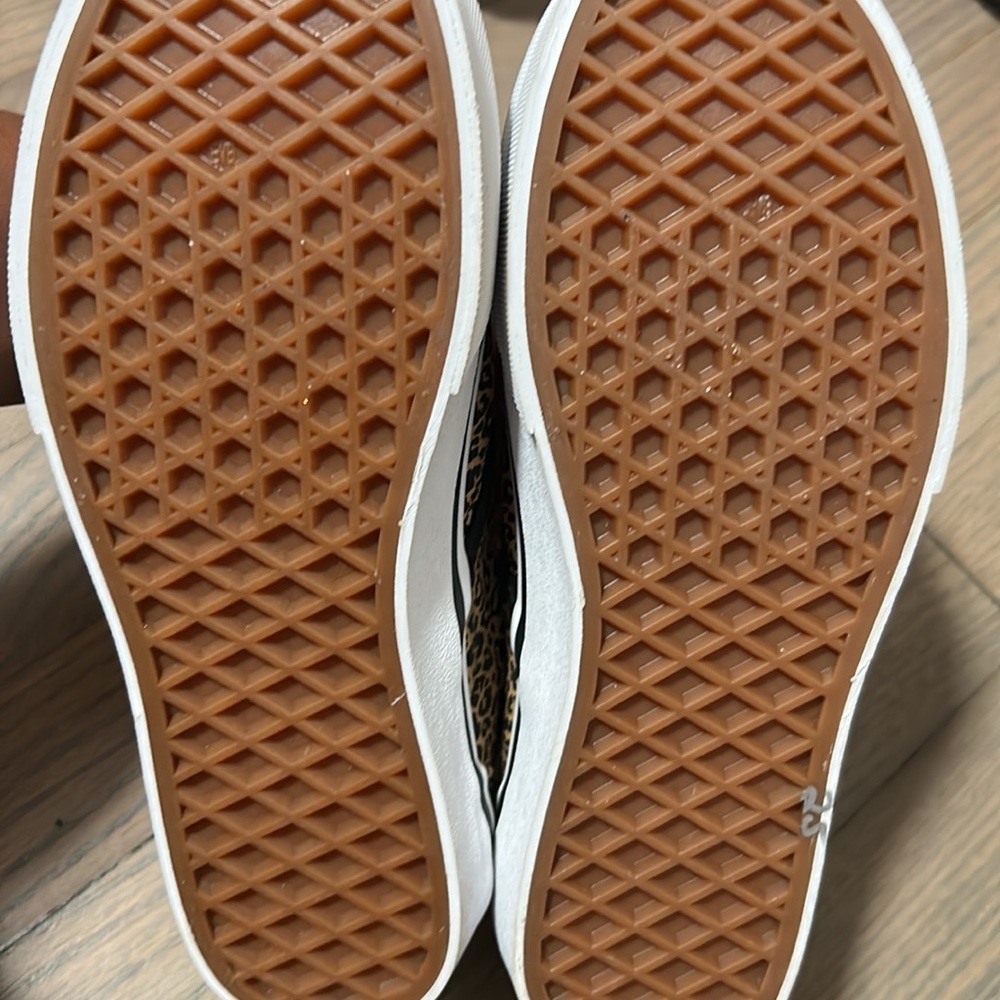 Vans - Picture 2 of 4